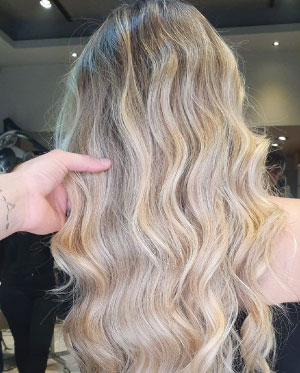 lady with blond hair with blond balayage
